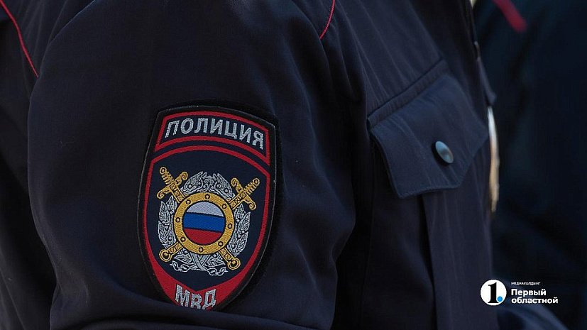 В Челябинской области раскрыто мошенничество с материнским капиталом Схема была достаточно хитроумной: два риелтора в сговоре с руководителем кооператива придумали схему обналичивания маткапитала. Находили клиентов, желающих быстро получить деньги, и заключали с ними фиктивные договоры займа, якобы на улучшение жилищных условий. Используя поддельные документы, они представляли эти договоры в Пенсионный фонд и получали выплаты. Одна из обвиняемых, 50-летняя женщина, заполучила 900 тысяч рублей. Вторая, 44-летняя, «заработала» на фиктивных сделках более 2,6 млн рублей. Теперь обе злоумышленницы пойдут под суд. / Прислать новость