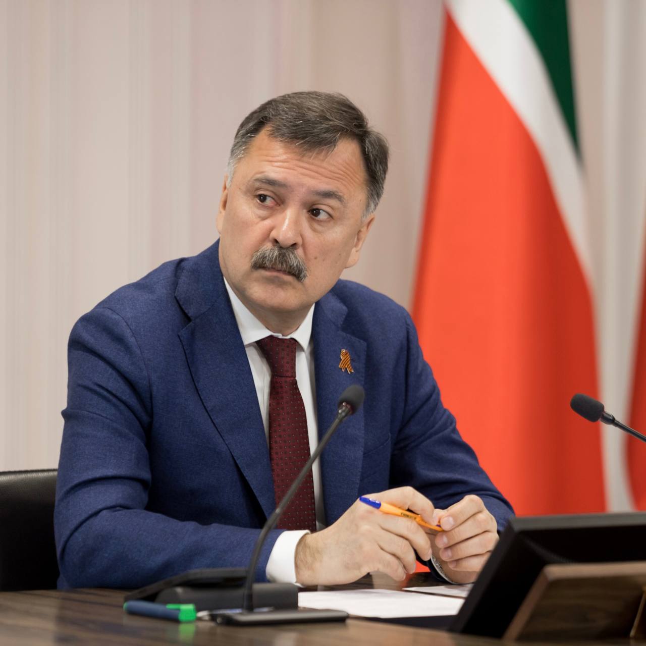 Главой исполкома Казани переизбран Рустем Гафаров Рустем Гафаров занимает должность главы исполкома с 2020 года Всего на этот пост претендовали три кандидата Соперниками Рустема Гафарова стали заместитель гендиректора Казэнерго Марат Махмутов и директор МУП Городские мосты Станислав Сорокин Фото пресс служба мэрии Казани kommersantkazan