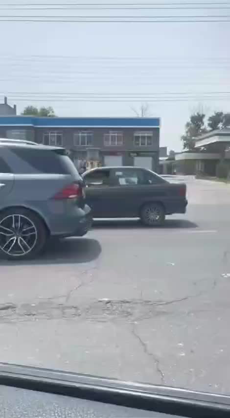 Шесть автомобилей столкнулись в Москве и два в Душанбе