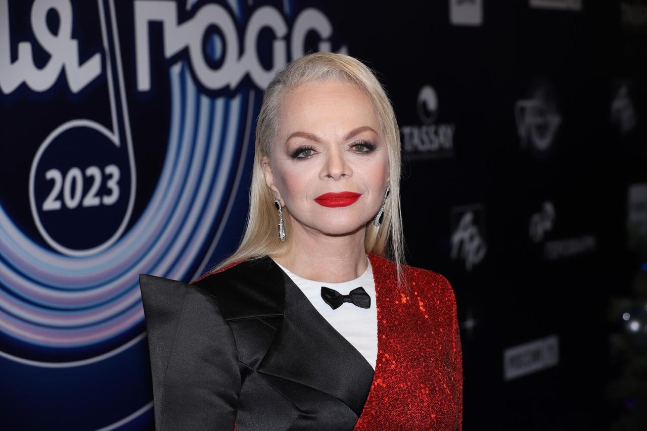 Лариса Долина не передаст Полине Лурье квартиру 5 января Об этом сообщил ее адвокат Исполнительница снова сдвинула дату передачи квартиры на этот раз на 9 января Больше новостей в Daily News