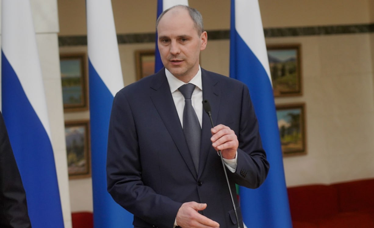 Сенаторы Совфеда РФ посетят предприятия ОПК Свердловской области  Сенаторы Совета Федерации РФ приехали в Свердловскую область, чтобы изучить опыт работы предприятий ОПК и наметить планы по их дальнейшему развитию. В течение трёх дне на Среднем Урале будет работать комитет Совфеда по обороне и безопасности.  «Наш регион не случайно выбран площадкой для работы комитета. Свердловский оборонно-промышленный комплекс играет важную роль в укреплении нашей страны. Уральские предприятия уверенно выполняют гособоронзаказ: нет ни одного завода, который бы не справлялся с поставленными государством задачами», — сообщил врио главы региона.