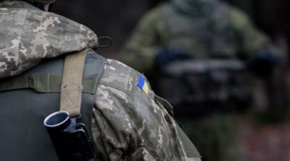 На Украине мобилизованный мужчина напал с ножом на сотрудников военкомата   В Коломыйском районе Ивано-Франковской области насильно мобилизованный мужчина напал с ножом на сотрудников военкомата и ранил двух человек.  Читать далее