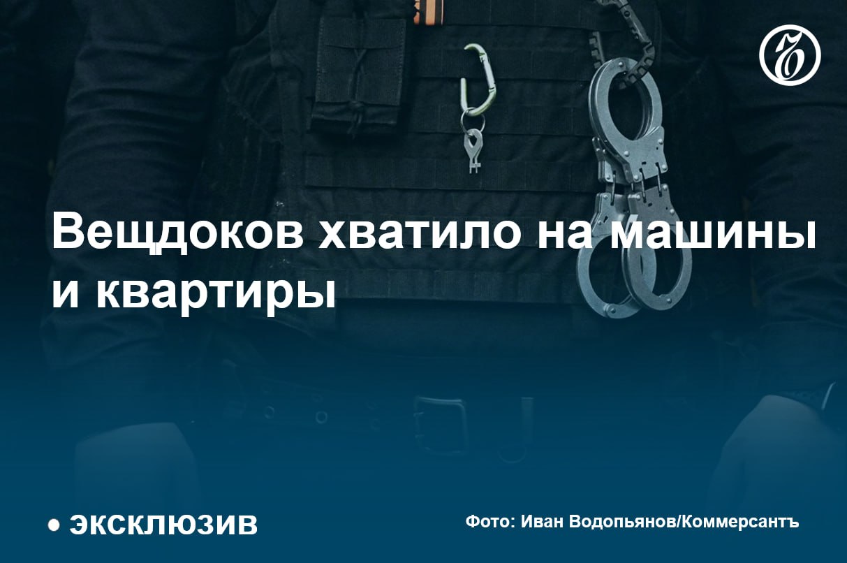 Бывшего ведущего следователя СКР обвинили в хищении арестованных денег  Как стало известно «Ъ», СКР завершил расследование резонансного уголовного дела в отношении своего бывшего коллеги из центрального аппарата Александра Избенко. Экс-заместителю руководителя управления по расследованию организованной преступной деятельности и преступлений прошлых лет ГСУ СКР инкриминируются 16 эпизодов хищения вещественных доказательств из четырех расследованных им уголовных дел, включая крушение самолета Ту-134, выполнявшего рейс Москва—Петрозаводск. По материалам дела, на похищенные из спецхранилища миллионы полковник юстиции приобретал автомобили и недвижимость, которые оформлял на свою гражданскую супругу, тестя и других родственников.   Потерпевшими от действий Александра Избенко признаны полтора десятка физических и юридических лиц, которым принадлежали украденные деньги и ценности.  #Ъузнал