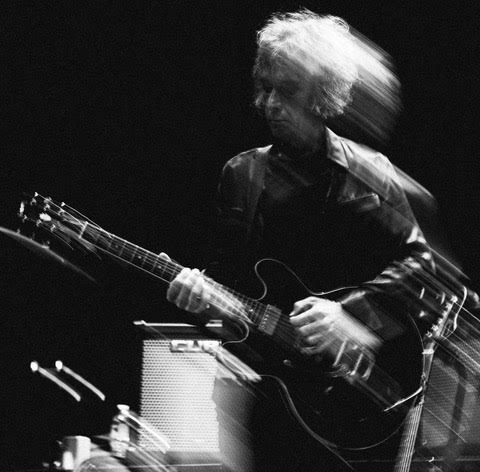 Гитарист и клавишник The Cure Перри Бэмоунт ушел из жизни в возрасте 65 лет Как сообщили участники группы Бэмоунт скончался дома после непродолжительной болезни Подписаться на РИА Новости