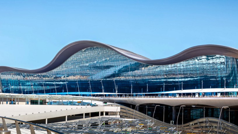 Аэропорт Абу Даби зафиксировал рекордный пассажиропоток Международный аэропорт Заеда обслужил 8 35 млн пассажиров с 1 июля по 30 сентября 2025 года   russianemirates com N042147 ref telegram