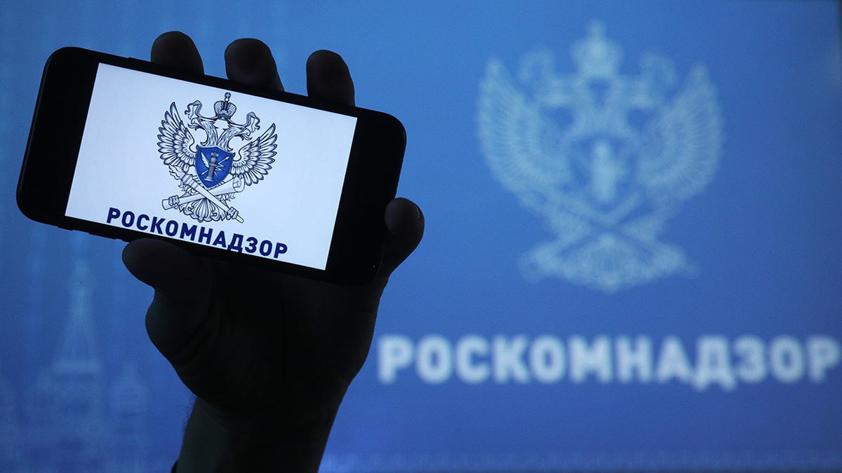 РКН усилит контроль за лицами и организациями, которые распространяют информацию в интернете Ведомство предлагает наказывать штрафами и принудительно включать в реестр организаторов распространения информации ОРИ те ресурсы, которые не уведомили РКН о начале своей деятельности в течение 10 рабочих дней после получения соответствующего требования. Ключевое изменение касается тех, кто не уведомляет РКН о начале своей деятельности, уточнил представитель ведомства. Раньше за нарушение правил уведомления ОРИ могли быть привлечены только к административной ответственности, но оставаться в неопределенном статусе вне правового поля, подчеркнул собеседник. Новые изменения предполагают, что при повторном нарушении игнорирование уведомления ОРИ по решению суда может быть привлечен к ответственности в виде штрафа, его также принудительно включат в реестр. Крамола Подпишись