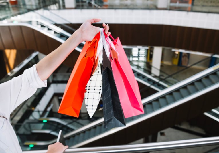 В Госдуме допустили разработку критериев для возвращения ушедших западных компаний В ближайшее время могут заняться разработкой специальных правил и критериев для иностранных компаний желающих возобновить деятельность в России Я думаю что определенные критерии будут и в том числе касающиеся того как повели себя компании в период санкционного давления Я думаю что это обязательно будет учитываться заявил заместитель председателя комитета Госдумы по промышленности и торговле Александр Спиридонов Поддержка Украины станет одним из критериев который не позволит вернуться на российский рынок Freepik РБК Юг и Северный Кавказ в MAX