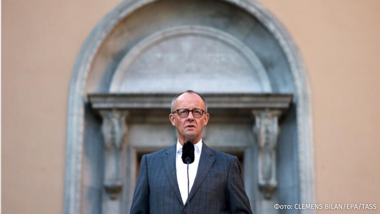 Если они могут работать они должны работать немецкий канцлер Фридрих Мерц возмутился тем что украинские беженцы в ФРГ не работают В Германии один из самых низких уровней занятости среди украинских беженцев в ЕС менее 30 тогда как в других странах 70 80 Это неприемлемо сказал он выступая на Дне немецкого работодателя Вместе с тем канцлер отметил что Германия изменила правовой режим для украинских беженцев они будут получать меньше материальной поддержки Мерц подчеркнул что украинцам придется перейти на пособие для соискателей убежища с более низкими выплатами IZ RU в Telegram в MAX