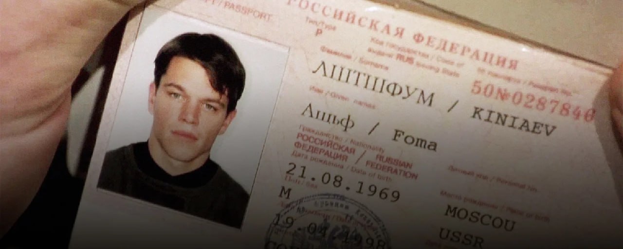 С 29 декабря расширены функции цифрового паспорта граждане могут предъявлять сведения с портала Госуслуги вместо гражданского паспорта при посещении организаций финансового рынка к которым относятся банки страховые компании инвестиционные фонды брокерские агентства и так далее Для использования цифрового паспорта гражданин должен лично присутствовать в организации и быть заранее идентифицирован Документ не заменит оригинал если по закону требуется бумажный носитель Чтобы получить цифровой паспорт нужно открыть Госуслуги перейти в сервис ГосДоки загрузить фото дать согласие на обработку данных и получить QR код При необходимости разрешение на использование данных можно отозвать до 1 июля 2027 года с помощью электронной подписи Функции цифрового паспорта планируется расширять в будущем его можно будет использовать в МФЦ салонах операторов частных клиниках и гостиницах для получения услуг urbc ru