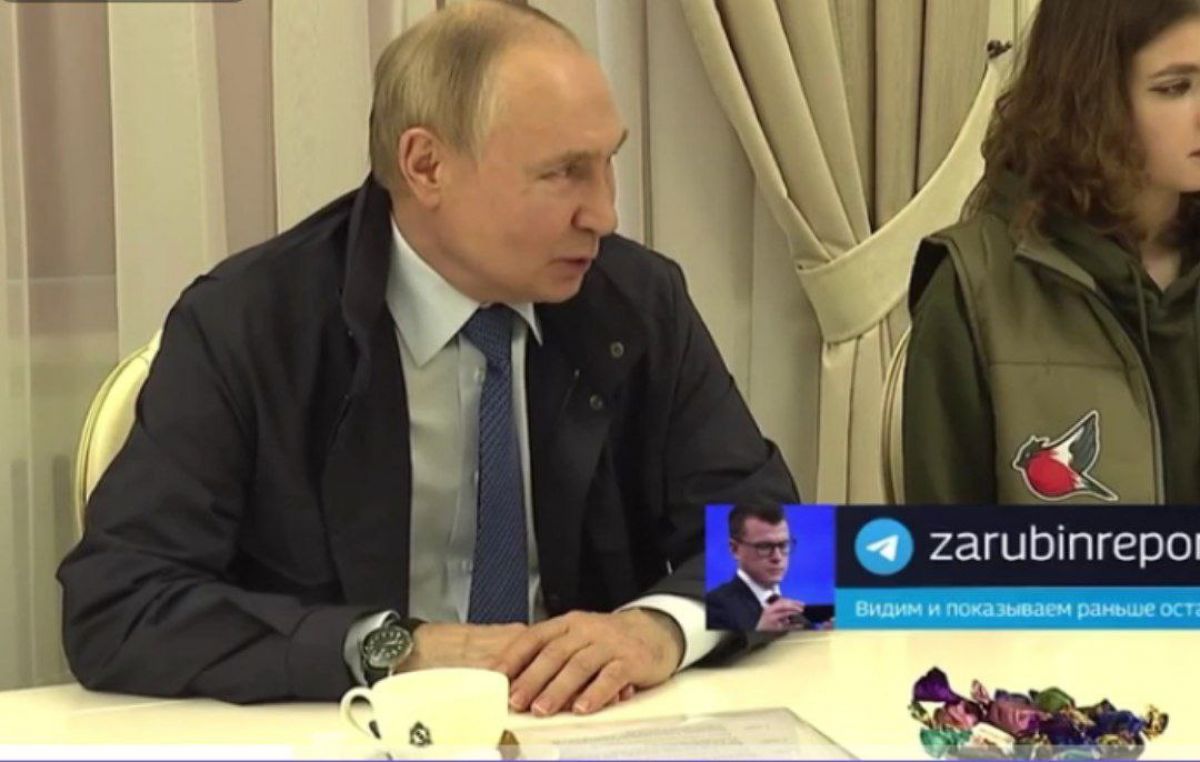 Путин назвал удары ВСУ по памятникам и мирным объектам Курской области проявлением нацизма Глава государства поручил усилить работы по разминированию приграничья, чтобы люди как можно быстрее вернулись домой, а также подчеркнул, что вынужденным переселенцам должны продолжать выплачивать 65 тысяч рублей ежемесячно, пока они не могут возвратиться в свои дома. ↗ Прислать новость Подписаться