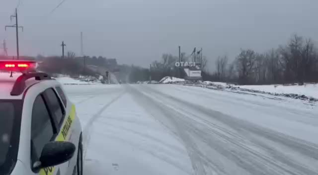 Снегопад и гололед осложняют движение на севере Молдовы