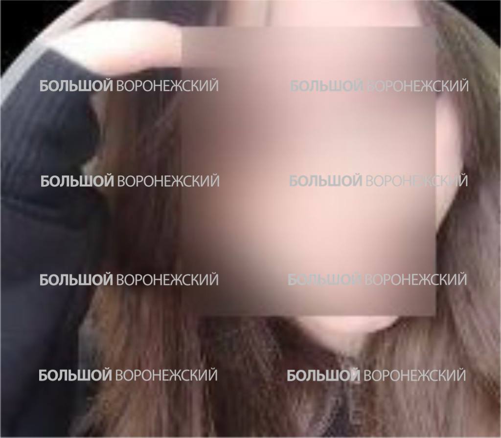 Ученица ворвавшаяся в школу с ножом была новенькой По словам учеников девочка пришла учиться в школу 19 несколько дней назад Её якобы вывели из себя двое учителей которые считаются в школе самыми строгими Это не теракт не преувеличивайте Она ходила по школе с ножом и просила рассказать где легенда нашей школы Петрович Но её увели с руками за спиной рассказывают очевидцы Большой воронежский Подписаться И на всякий в Maх