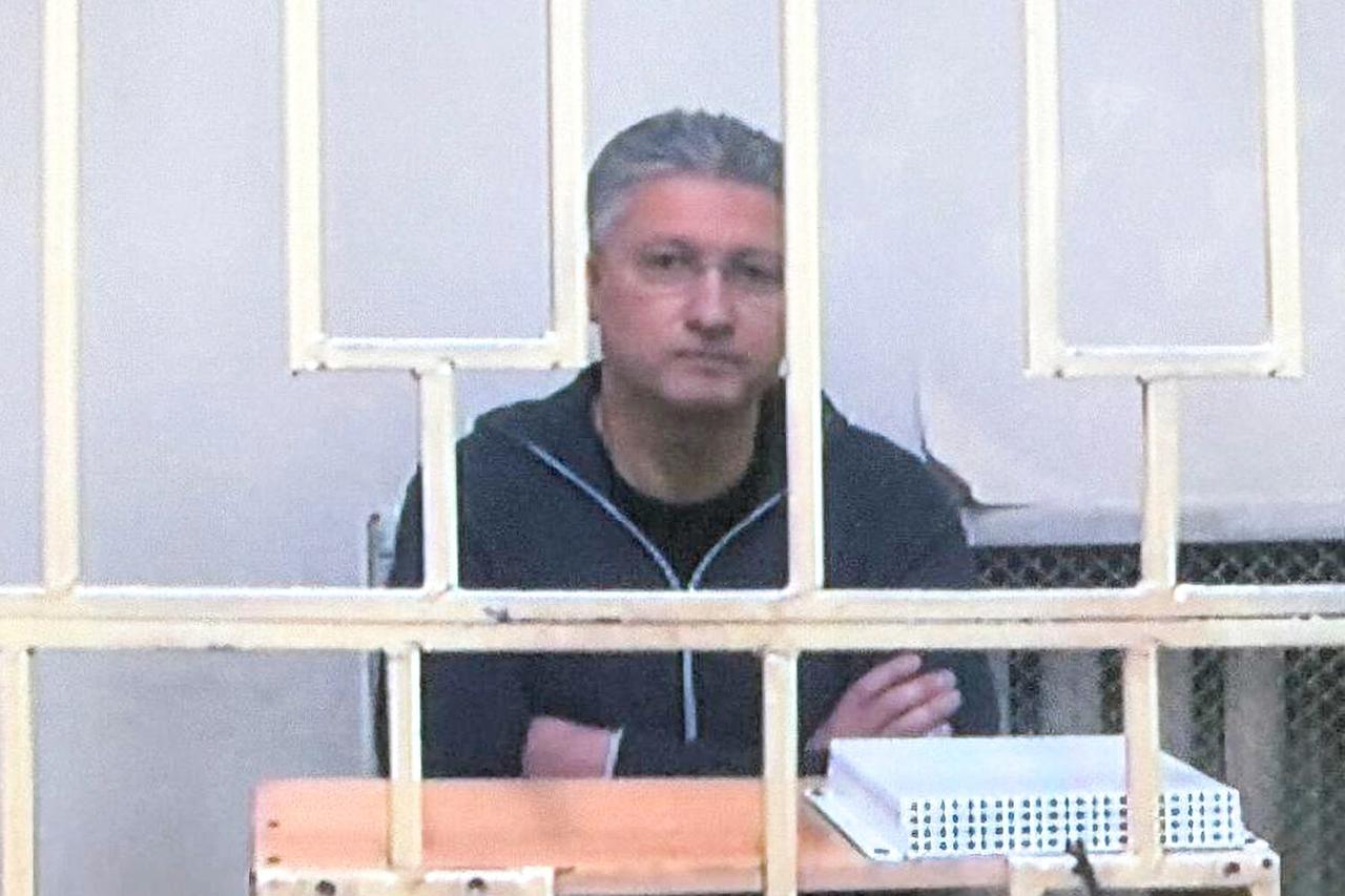 Бывшая жена Тимура Иванова вернула девичью фамилию. Светлана Иванова снова стала Захаровой и обновила данные в своем ИП. Запись об этом была внесена в ЕГРЮЛ 18 мая. По данным «БИР-Аналитик», Захарова — совладелица ООО «Частные технологии», которое занимается рекламой. Ей принадлежит треть компании. Также с 2012 по 2024 год она была среди учредителей «Кристалл Девелопмент», владела 27,5%. Сейчас единственный владелец фирмы — отец экс-чиновника Вадим Иванов. Светлана и Тимур были в браке с 2010 по 2022 год. Подписывайтесь на «Газету.Ru»