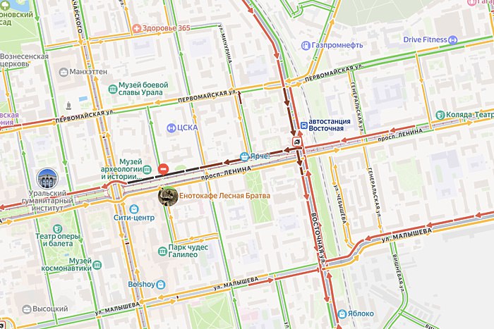 В центре Екатеринбурга образовалась огромная пробка В Екатеринбурге утром 1 декабря перекрыли проспект Ленина Как сообщали ранее это затронет участок дороги от Луначарского до Бажова Водители сообщили порталу Uralweb ru что не могут повернуть на Ленина уже с Восточной Судя по картам там образовалась огромная пробка а также на повороте случилась авария Перекрытия действуют до 10 45 На Ленина 71 напомним пройдет церемония возложения венков и цветов к памятнику маршалу Жукову uralweb ru