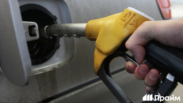 Цены на бензин в России будут стабильными в начале 2026 года Таким прогнозом поделился гендиректор Опен Ойл Маркет Сергей Терешкин По его словам на стоимость позитивно будет влиять стабилизация производства топлива в России Также ценам не даст вырасти традиционное охлаждение спроса в зимнее время Подписывайтесь на ПРАЙМ в MAX