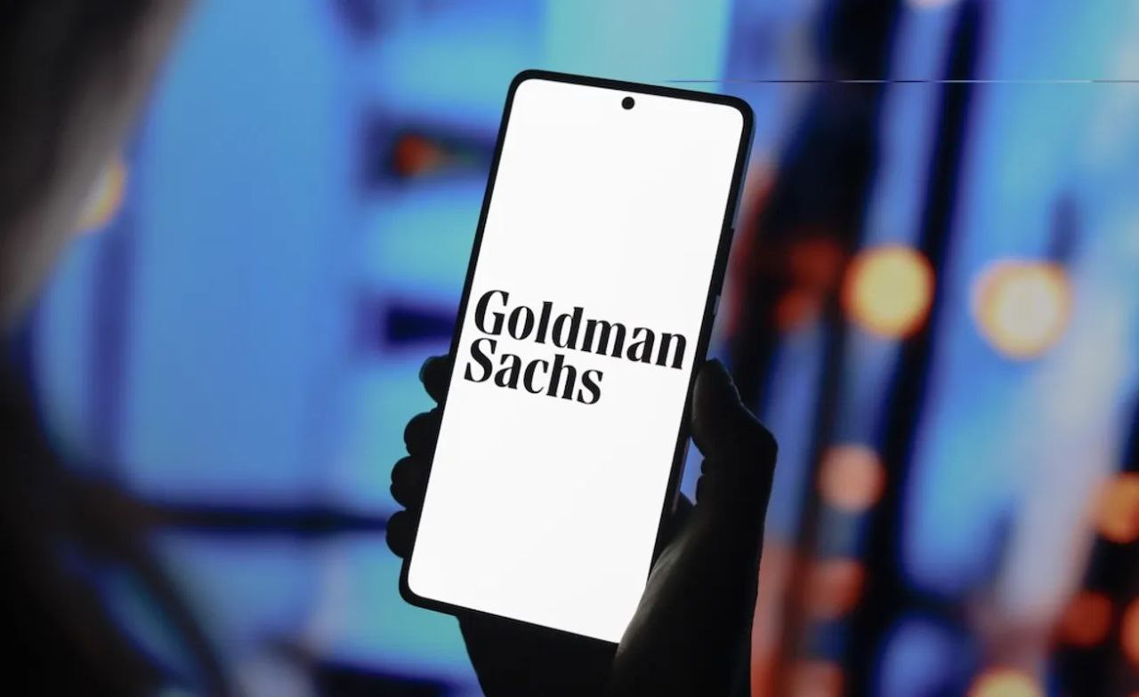 «Балчуг капитал» закрыла сделку по приобретению «дочки» Goldman Sachs в России. Армянская инвестиционная компания «Балчуг капитал» 23 апреля завершила сделку по приобретению российского подразделения американского банка Goldman Sachs, свидетельствует отметка в ЕГРЮЛ. Согласно условиям сделки, «Балчуг капитал» приобретает ООО «Голдман Сакс Банк» с действующей лицензией, однако финансовое учреждение продолжит работу под новым названием, говорится в пресс-релизе компании. Новое название не раскрывается.