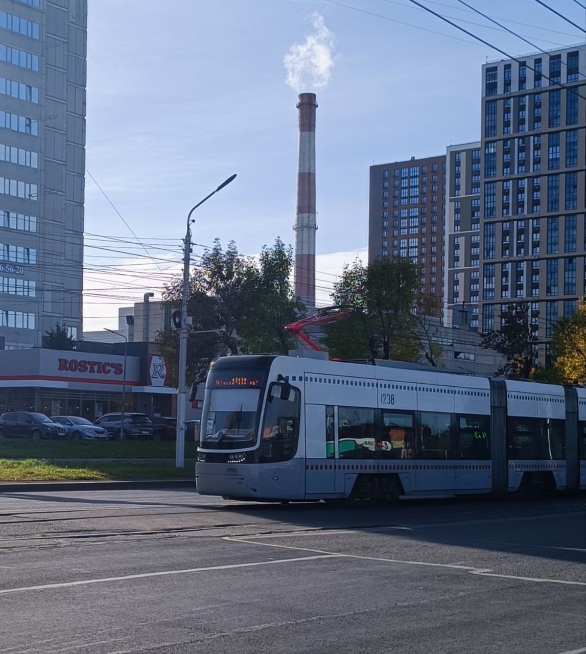 С 1 марта подорожает проезд в трамваях и троллейбусах Уфы Стоимость после повышения составит  41 рубль при оплате наличными или банковской картой  34 рубля при оплате по бессрочным пластиковым картам единым транспортным картам или с транспортным приложением  21 рубль для учащихся школ по единым транспортным картам или с приложением  провоз багажа 24 рубля Выгоднее всего по прежнему пользоваться картой Алга При отключении интернета доступен наш канал в Max Честно говоря ВК MAX подписывайтесь