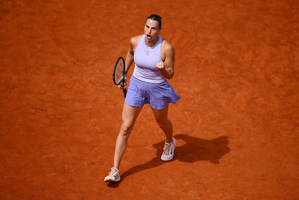 Соболенко разгромила россиянку на старте «тысячника» WTA в Риме Российская теннисистка Анастасия Потапова не смогла выйти в третий круг турнира категории WTA-1000 в Риме. Во втором круге 24-летняя Потапова уступила белоруске Арине Соболенко, первой ракетке мира, со счетом 2:6, 2:6. Следующей соперницей Соболенко, которая стартовала в Риме со второго круга, будет американка София Кенин, победившая другую россиянку — Анастасию Павлюченкову 6:3, 6:0 . Потапова занимает 34-е место в мировом рейтинге шестая из россиянок , на ее счету три титула WTA. Getty Images -канал «РБК Спорт»