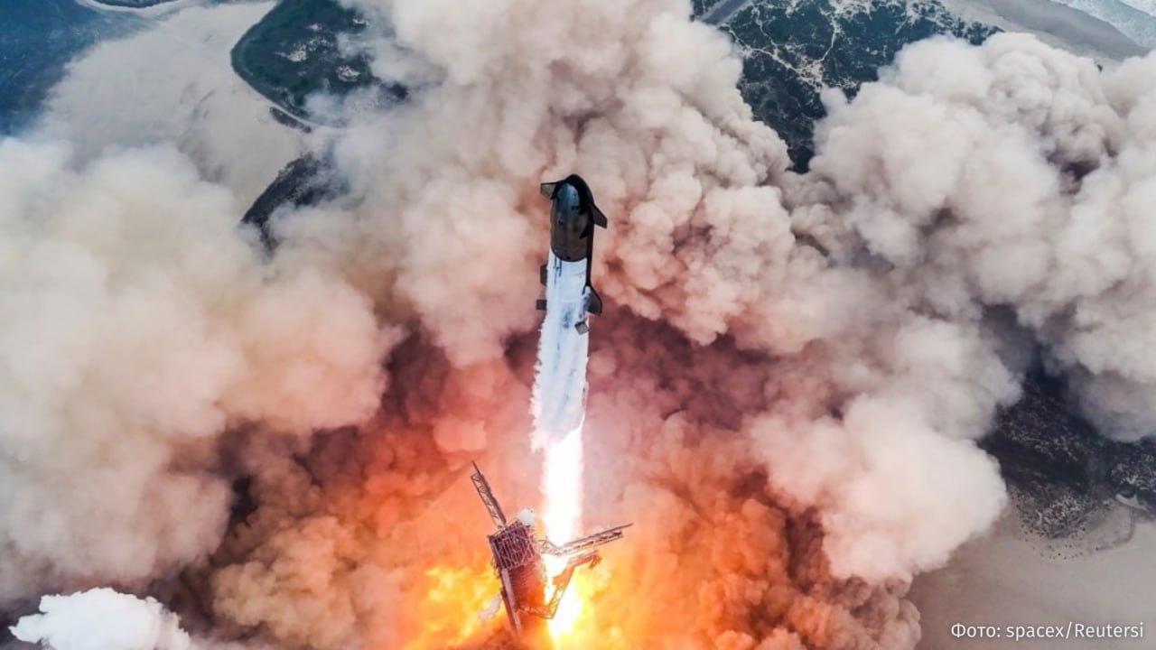 SpaceX решила отложить миссию к Марсу запланированную на 2026 год и сосредоточится на реализации лунной программы NASA Об этом сообщает The Wall Street Journal Как отмечает издание компания намерена совершить беспилотную посадку на Луну в марте 2027 года Ранее основатель SpaceX Илон Маск называл Луну отвлекающим манёвром и заявлял о приоритете прямого полёта к Марсу IZ RU в Telegram в MAX