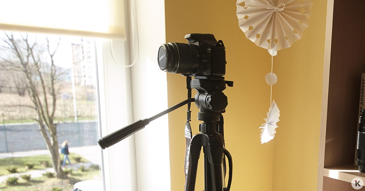 В пригороде Парижа нашли тело российского журналиста В пригороде Парижа нашли тело российского журналиста Евгения Сафронова нашли мёртвым 6 января под окнами его квартиры в Медоне Об этом сообщает Life ru В доме погибшего обнаружили множество лекарств выброшенных в мусорное ведро Журналист уехал из России до 2022 года а полгода назад поселился в Париже В последнее время мужчина находился в депрессии Ровно неделю назад сообщил о взломе своих телефонов соцсетей мессенджеров аккаунта на Госуслугах что окончательно выбило его из равновесия рассказал журналист Денис Балашов