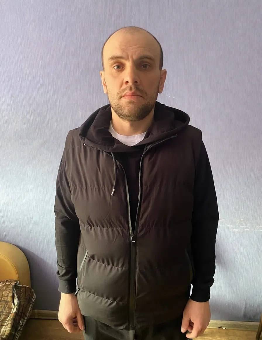 В Иркутске полицейскими разыскивается Остапюк Алексей Валерьевич Известно что 38 летний мужчина не выходит на связь с родными и близкими Ранее он находился в Ленинском округе областного центра Всех кто что либо знает о его местонахождении полицейские просят сообщить по единому номеру полиции 102 или по номеру ответственного сотрудника 89041152464