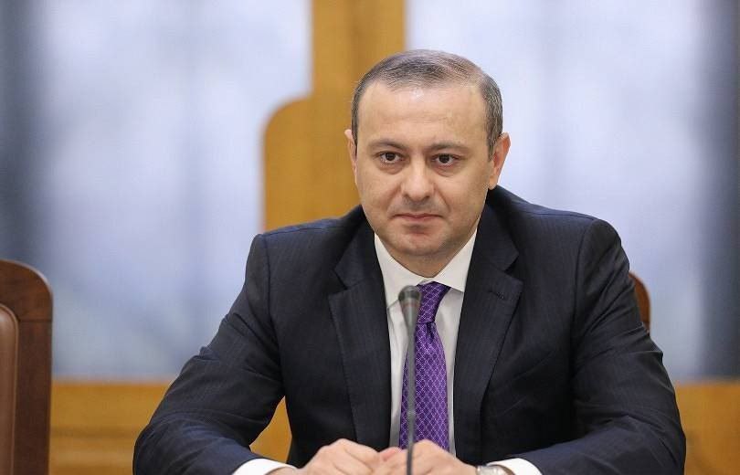 دبیر شورای امنیت ارمنستان، آرمن گریگوریان: هیچ پیشرفتی در امضای پیمان صلح بین ارمنستان و آذربایجان حاصل نشده است. Прогресса в подписании мирного договора между Арменией и Азербайджаном не наблюдается - секретарь Совета безопасности Армении Армен Григорян میران پرس
