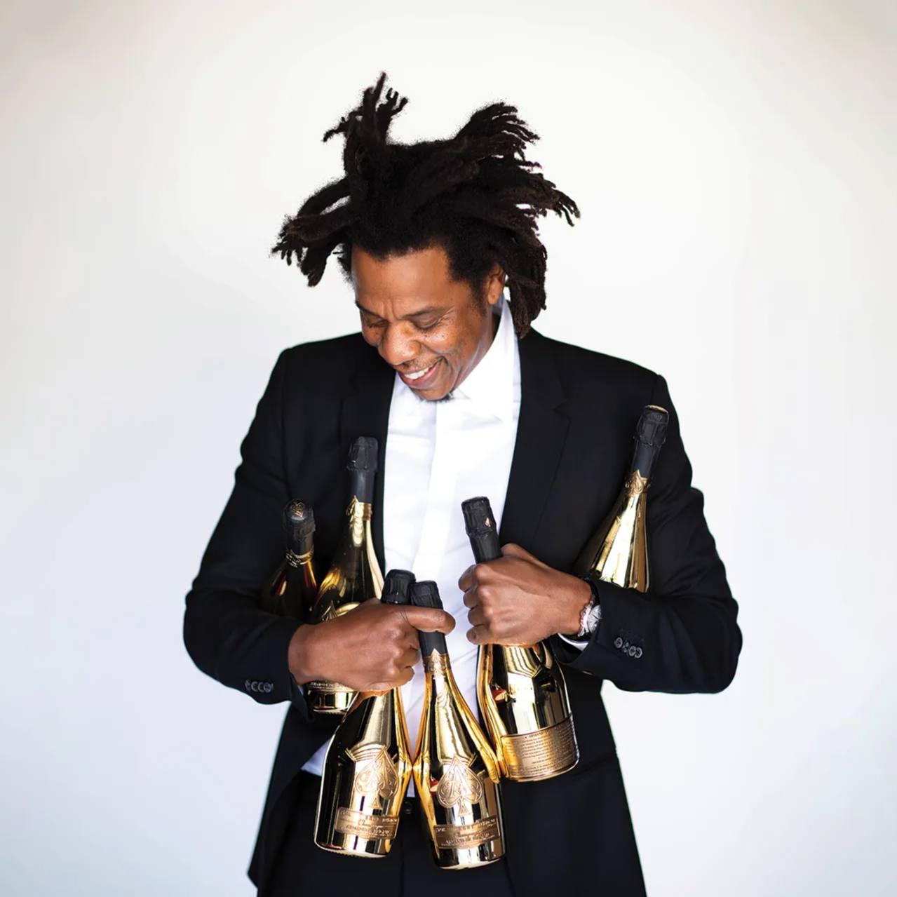 Forbes признал Jay Z самым состоятельным музыкантом мира Его состояние оценивается в 2 6 млрд это на миллиард больше чем у ближайшей соперницы Тейлор Свифт КК