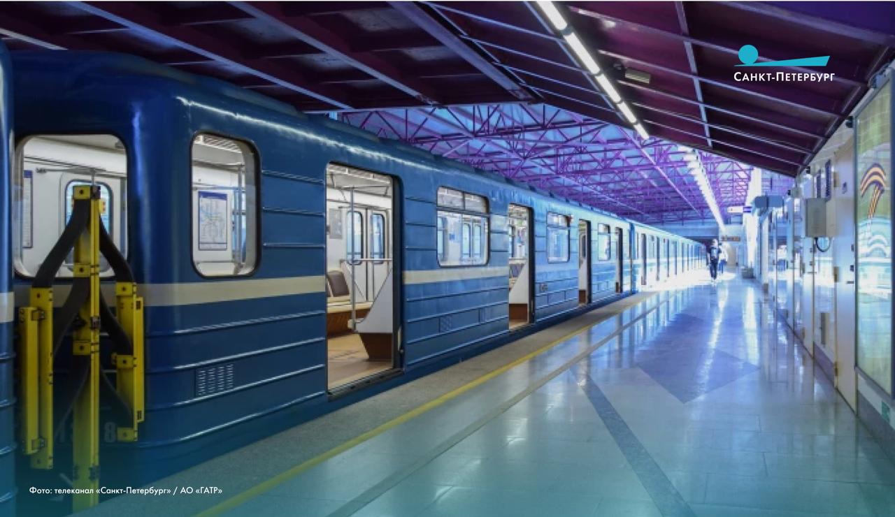 На станции Шушары пассажир упал на пути Из за происшествия движение метро от станции Шушары до станции Международная временно приостановлено Наши новости в Телеграм VК ОK MAX