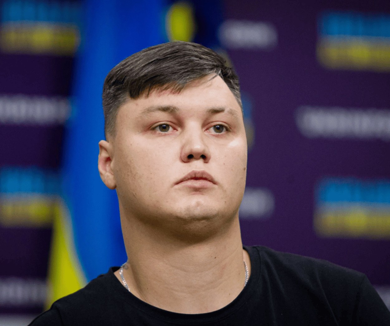 Дело о загадочном убийстве в Вильяхойосе подробности решения суда Испанский суд заморозил расследование гибели российского пилота Кузьминова В Испании временно остановлено расследование по делу о гибели Максима Кузьминова бывшего российского военного летчика который в 2023 году совершил перелет на вертолете Ми 8 на территорию Украины Судебные органы страны объявили о приостановке дела поскольку ни исполнители ни возможные заказчики преступления не были установлены Решение суда не означает окончательного закрытия дела если появятся новые улики или информация о подозреваемых расследование возобновится Криминал Новости Аликанте russpain com news ispanskij sud zamorozil rassledovanie gibeli rossijskogo pilota kuzminova 348269