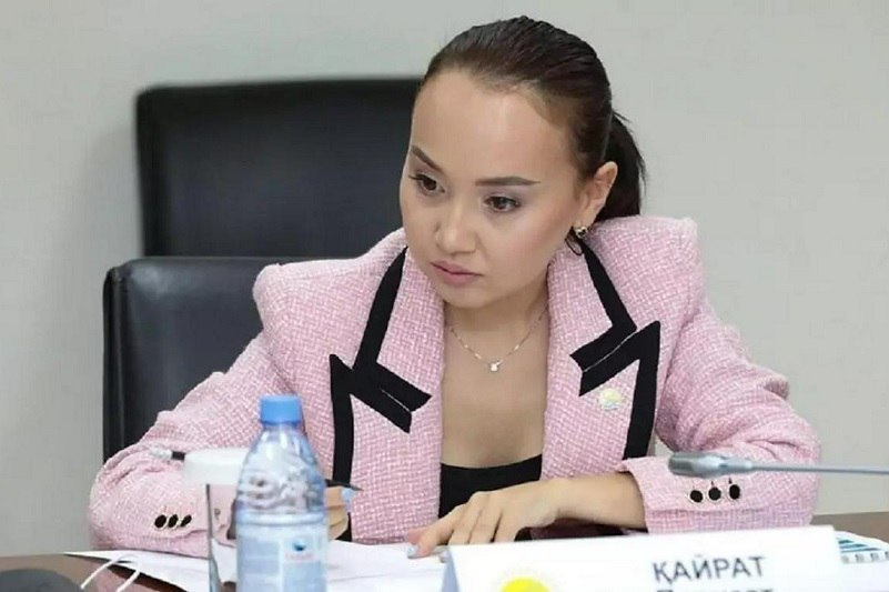 Межрайонный суд по уголовным делам Астаны частично удовлетворил ходатайство бывшей руководительницы благотворительного фонда Biz Birgemiz Qazaqstan 2030 Перизат Кайрат, обвиняемой в хищениях, о закрытии судебного заседания. Допрос подсудимых будет проведен в закрытом режиме, передает Vласть.kz. Судья Сабыржан Каримов пояснил, что ограничение распространяется лишь на допрос подсудимых, поскольку в ходе него могут раскрываться конфиденциальные данные и банковская тайна. Остальные заседания суда будут открыты для публики. Первое из них состоялось сегодня, 9 июля, следующее назначено на 14 июля. Продолжение читайте на сайте "Ферганы"