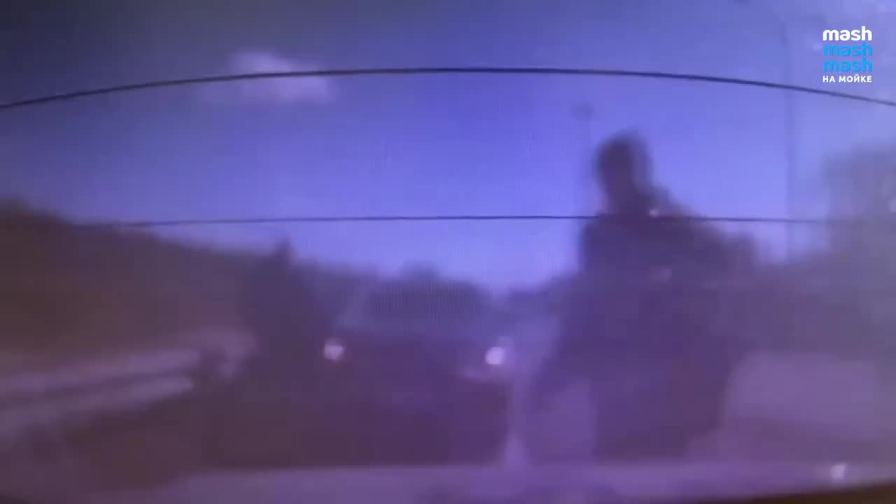 Сотрудники ДПС помогли петербурженке родить в машине на КАД