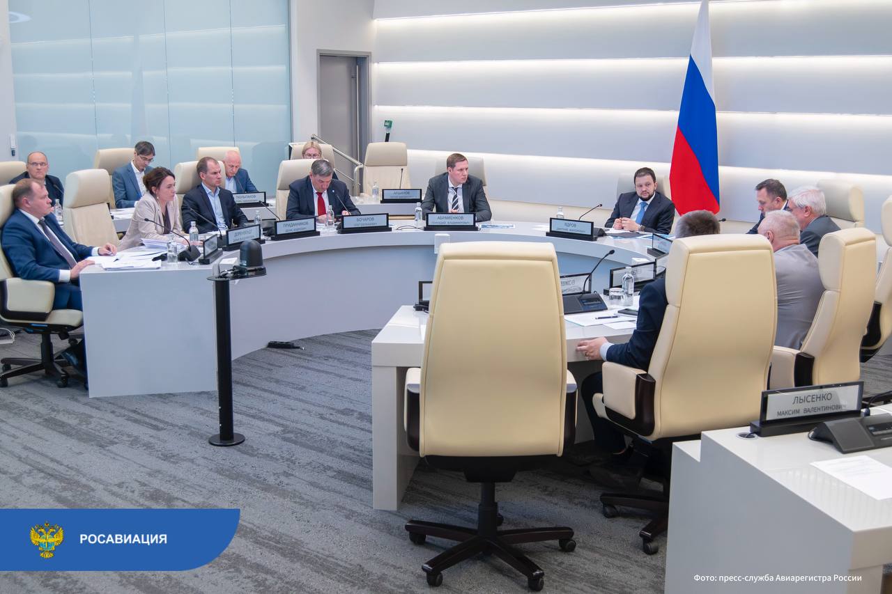 Ход сертификации турбовинтового Ил-114-300 и среднемагистрального самолета Ту-214 с импортозамещенными компонентами рассмотрели на площадке Координационного центра правительства России. Обсуждение прошло в рамках очередного, десятого, заседания штаба по сертификации авиационной техники в рамках спецпроекта «Гражданская авиация». Мероприятие, в котором приняли участие замглавы Минпромторга Геннадий Абраменков, первый заместитель гендиректора Объединенной авиастроительной корпорации ОАК; входит в «Ростех» Олег Бочаров, представители предприятий промышленности и науки, провел Дмитрий Ядров. Поступление Ту-214 и Ил-114-300 в авиакомпании положительно скажется на развитии всей системы воздушных перевозок, повысит связность регионов и авиационную подвижность россиян. По поручению Дмитрия Ядрова в Росавиации еженедельно проводятся рабочие совещания по всему комплексу вопросов, связанных с получением одобрения главных изменений к сертификату типа Ил-114. Подробнее — на сайте. Следуйте за Росавиацией