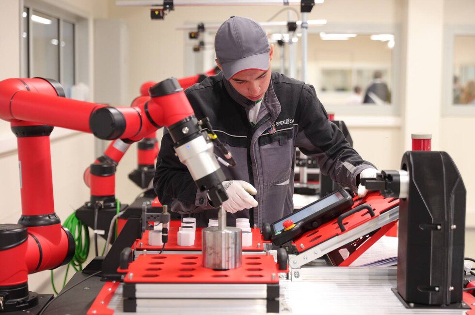 В регионах России стартовал этап чемпионата Профессионалы Что это и о чем Отборочные мероприятия сейчас проходят в колледжах затем состоятся региональные состязания по компетенциям Профессионалов и чемпионата высоких технологий Региональный этап продлится до 28 февраля в числе конкурсантов молодежь школьники от 14 лет и студенты колледжей и техникумов Читать полностью  Подпишись на нас в MAX