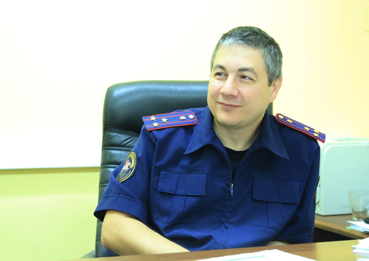 О раскрытии и расследовании уголовного дела о серии нападений на женщин в городе Стрежевом, методах,  использованных сотрудниками СК для поиска преступника, корреспонденту "Радио Россия - Томск" в программе "Радио Регион" рассказал руководитель отдела криминалистики следственного управления Следственного комитета Российской Федерации по Томской области Дмитрий Рогович.    Эфир программы доступен по ссылке:      ПОДПИСЫВАЙТЕСЬ на
