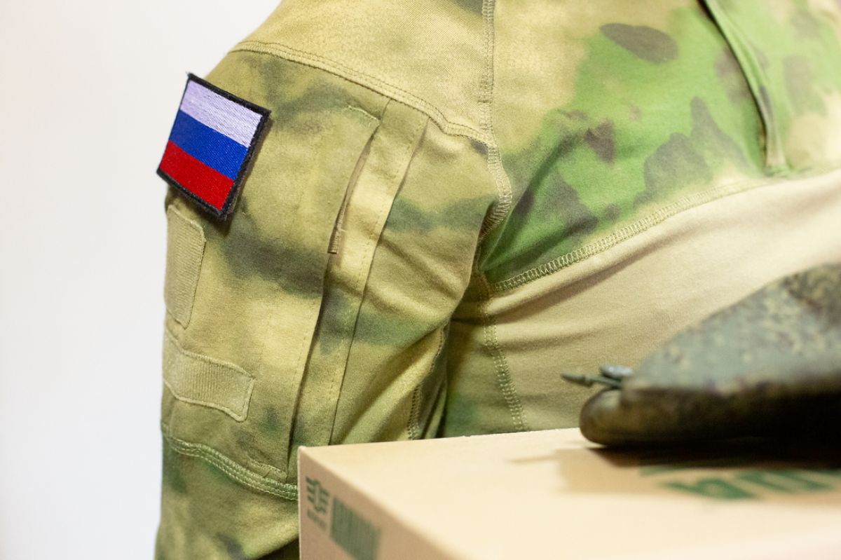 Сотрудника ДПС из Воронежской области подозревают в облаве на участника СВО из-за его общения с родным сыном Военный командир Владимир имя изменено , имеющий боевые заслуги и ранение, отправился в командировку в Воронежскую область. Он хотел встретиться с сыном, пообщаться с ним и узнать о его успехах в учебе. Затем военнослужащий планировал снова вернуться на фронт. ↗ Прислать новость Подписаться