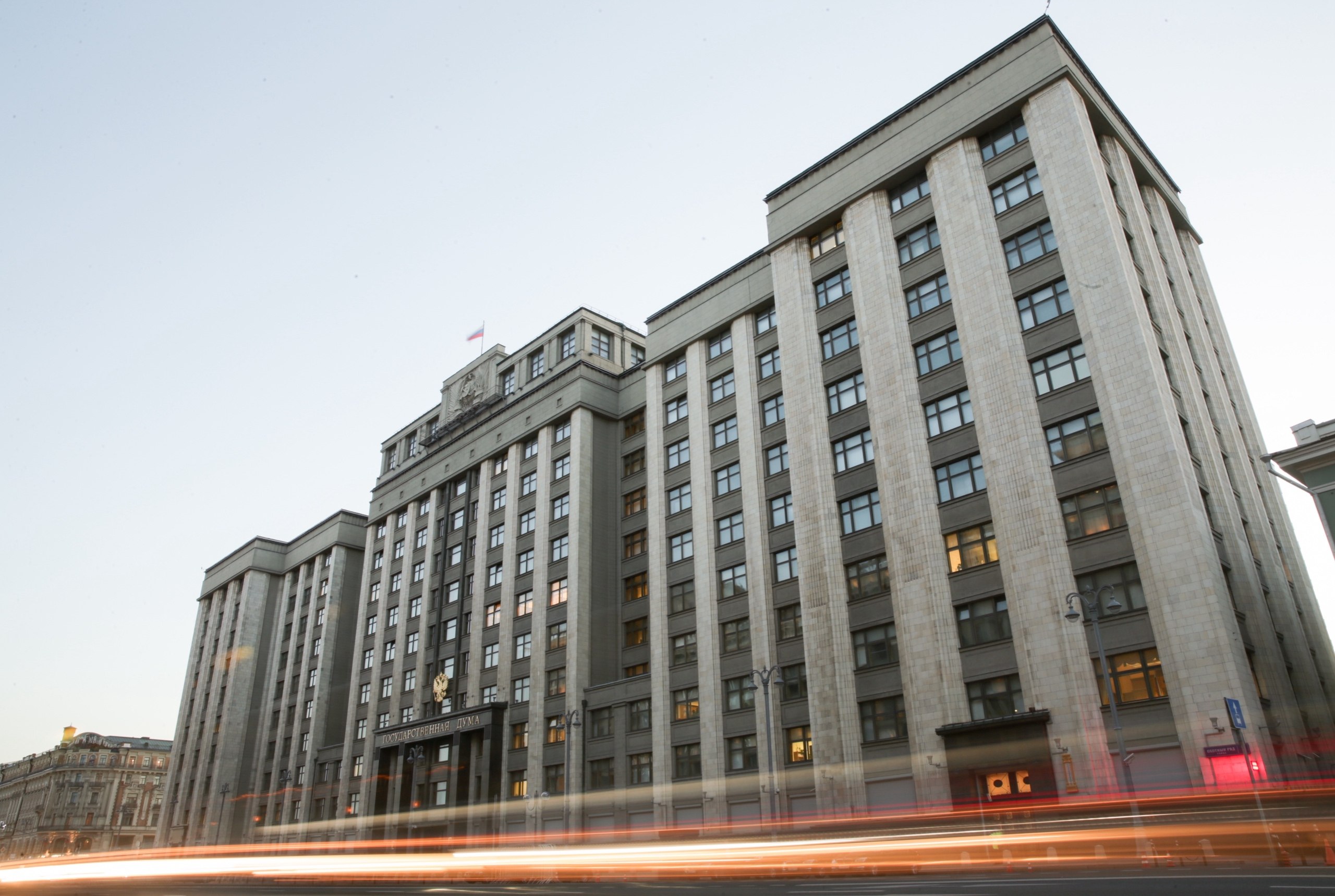 Министерство энергетики Российской Федерации VK Минэнерго доложило об итогах работы в 2025 году на заседании Комитета по энергетике Государственной думы РФ В преддверии отчета Правительства РФ перед нижней палатой парламента Министерство энергетики РФ в ходе расширенного заседания Комитета по энергетике представило доклад о итогах работы ведомства за 2025 год В апреле 2025 года Правительством был утвержден ключевой документ перспективного планирования Энергостратегия РФ до 2050 года подготовленная ведомством по поручению Президента В разработке и обсуждении Энергостратегии принимали участие представители отраслевого и экспертного сообщества в том числе парламентарии В Стратегии расширен горизонт планирования и учтены актуальные вызовы Это позволит нефтяному газовому угольному секторам электроэнергетике и энергетическому машиностроению соответствовать конъюнктуре мирового рынка спроса который на сегодняшний день характеризуется ростом потребления энергии