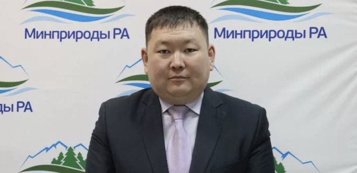 Бывший начальник отдела по управлению земельными ресурсами Министерства экономического развития Республики Алтай Аржан Ялбаков признан виновным в превышении должностных полномочий с причинением тяжких последствий и приговорён к четырём годам лишения свободы Отметим что это уже второй приговор в отношении бывшего чиновника который недавно приговорён к десяти с половиной годам колонии строгого режима Подробности   www gorno altaisk info news 184951