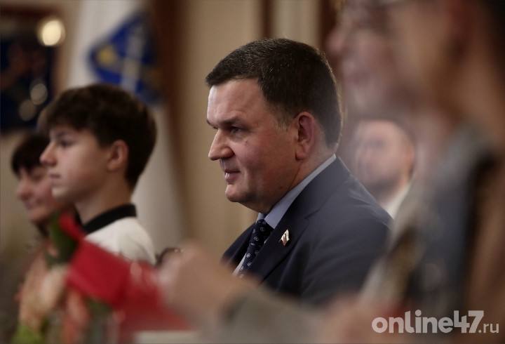 Сергей Перминов поздравил Мультицентр социальной и трудовой интеграции с 10 летним юбилеем Сегодня 4 сентября исполнилось 10 лет со дня открытия Ленинградского Мультицентра социальной и трудовой интеграции Сенатор от РФ Сергей Перминов обратился с поздравлениями по случаю юбилея За десятилетие работы ваши усилия помогли бесчисленным судьбам Реализованы многие инновации наработан уникальный опыт реабилитации в регионе создана комплексная модель сопровождения сказал сенатор в своем телеграм канале Он отметил что в настоящее время их польза и важность очевидны и в интересах получивших ранения защитников участников Специальной военной операции И он убежден будут реализованы меры федерального уровня Всем сопричастным сердечно желаю сил веры добра гармонии и благополучия Выдержки и энергии в знаковой социальной миссии в которой Вы так щедро делитесь искрой души И новых побед заключил Сергей Перминов Online47 Всё о Ленобласти и не только