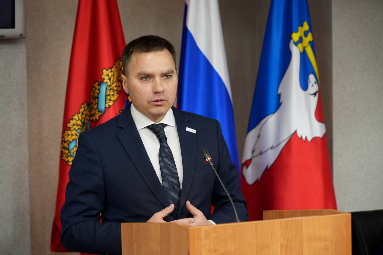 Главой Норильска избран представитель Единой России Дмитрий Карасёв На сессии Норильского городского совета депутатов главой города единогласно избран наш партиец Дмитрий Владимирович Карасёв Его кандидатура была внесена на рассмотрение депутатского корпуса губернатором края Михаилом Котюковым Поздравляем Дмитрия Владимировича с избранием Желаем успехов и продуктивной работы на благо жителей