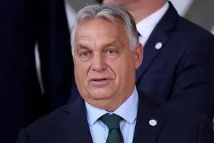 Премьер Венгрии Орбан поддержал лидера партии "Альтернатива для Германии" Алису Вайдель на фоне ее признания правоэкстремистской на территории ФРГ. "Что, черт возьми, происходит в Германии? Алиса Вайдель, вы можете рассчитывать на нас