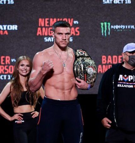 Вадим Немков сообщил что подписал новый контракт с PFL Если честно у меня контракт закончился и сейчас я подписал новый контракт с PFL Но были переговоры с UFC там были свои недопонимания Плюс условия в разы хуже чем в PFL Если бы мне было 20 25 лет я пошел бы в UFC конечно Но когда мне пару фраз сказали дали понять что в UFC особо не интересны бойцы из России то тоже такой момент У них своя видишь политика сказал Немков Ушатайке