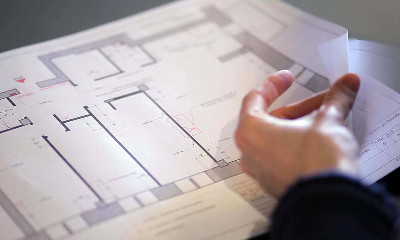 Свыше 250 000 объектов недвижимости зарегистрировали в ходе масштабной инвентаризации в ДНР, ЛНР, Херсонской и Запорожской областях "Сплошная инвентаризация ведётся по двум направлениям – изучение архивных документов, подтверждающих права собственности на объекты недвижимости или описывающих объекты, и обход территорий. Так, с начала реализации проекта завершены работы в 4230 кадастровых кварталах. Также на основании архивных документов внесены в ЕГРН сведения в отношении 1 400 000 объектов", – сообщил вице-премьер РФ Хуснуллин. Подписаться