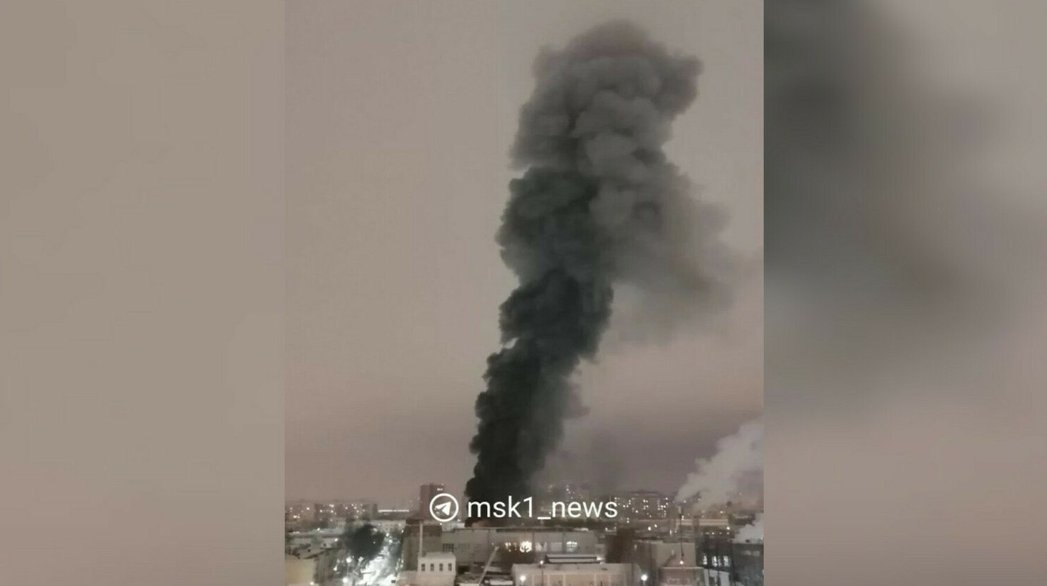 В Москве потушили пожар на заводе авиадвигателей Салют На оборонном заводе Салют в Москве произошел пожар огонь уже потушен передает ArbatMedia Возгорание произошло на территории предприятия расположенного на востоке столицы Как сообщает телеграм канал 112 пламя охватило одно из технологических устройств на производственной площадке Причины пожара пока не уточняются О пострадавших не сообщается Завод ОДК Салют входит в структуру корпорации Ростех и специализируется на выпуске авиационных двигателей используемых как в гражданских так и в военных целях Предприятие находится под международными санкциями введёнными рядом стран включая США страны ЕС Канаду Японию и Украину Прислать новость