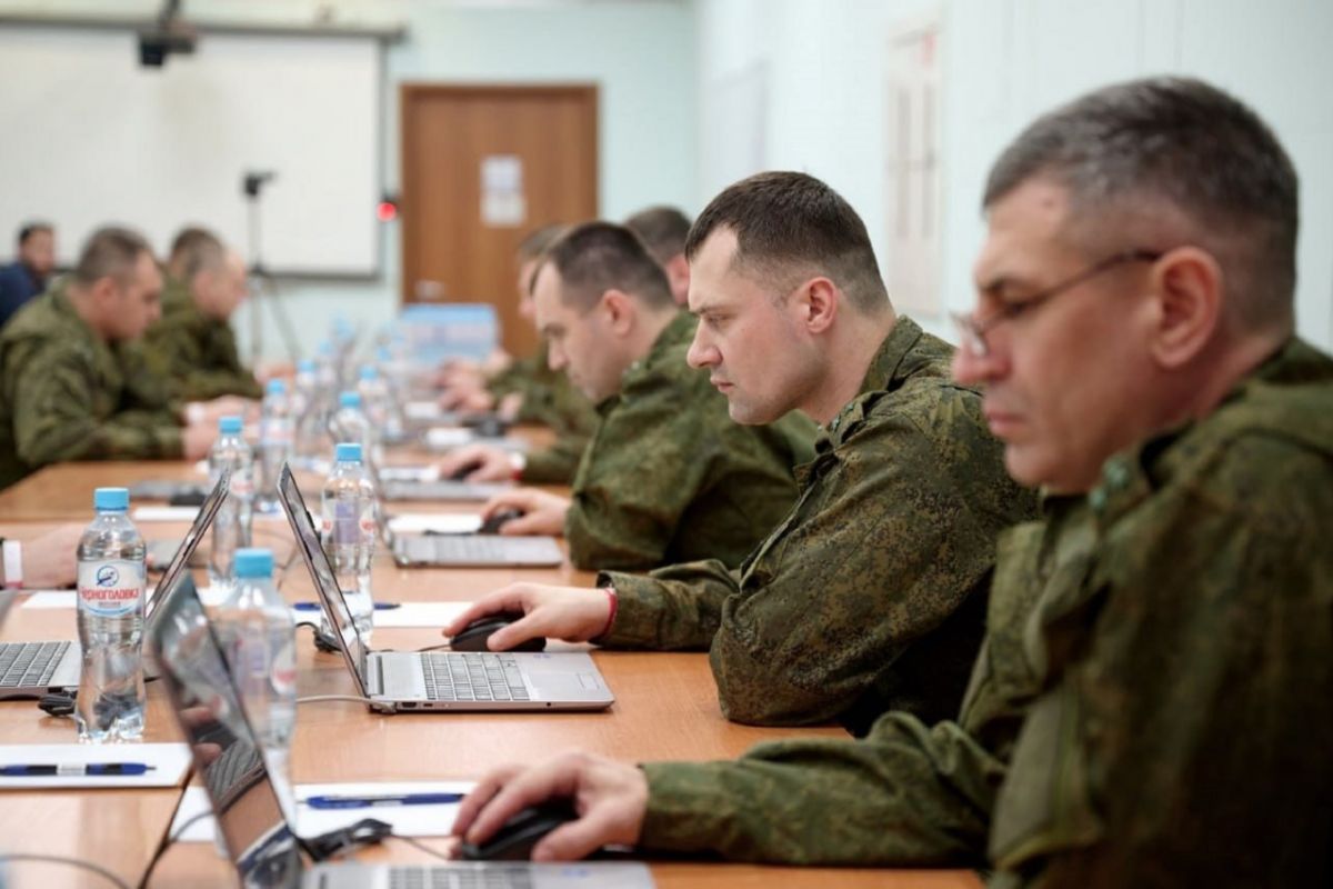 ПМЭФ‑2025: ветераны СВО смогут пройти обучение и получить диплом СПбГУ Государственный фонд «Защитники Отечества» и Санкт‑Петербургский государственный университет договорились о сотрудничестве. Подписи под документом на площадке Петербургского международного форума поставили статс‑секретарь — заместитель министра обороны Российской Федерации, председатель фонда «Защитники Отечества» Анна Евгеньевна Цивилёва и ректор Санкт‑Петербургского государственного университета Николай Михайлович Кропачев. Далее...
