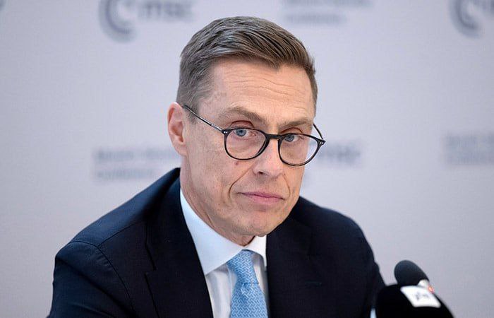 Отношения между Финляндией и Россией будут заново строиться после окончания конфликта в Украине заявил президент Финляндии Александр Стубб Как я всегда подчёркивал мы ничего не можем поделать с нашей географией У нас есть история с Россией и у нас будет будущее с Россией Но сейчас конечно отношения очень сложные На самом деле их нет из за войны Но когда нибудь когда война закончится новые отношения обязательно будут построены сказал Стубб в интервью телерадиовещателю Yle Стубб добавил что Финляндия будет строить новые отношения с Россией очень практично и прагматично