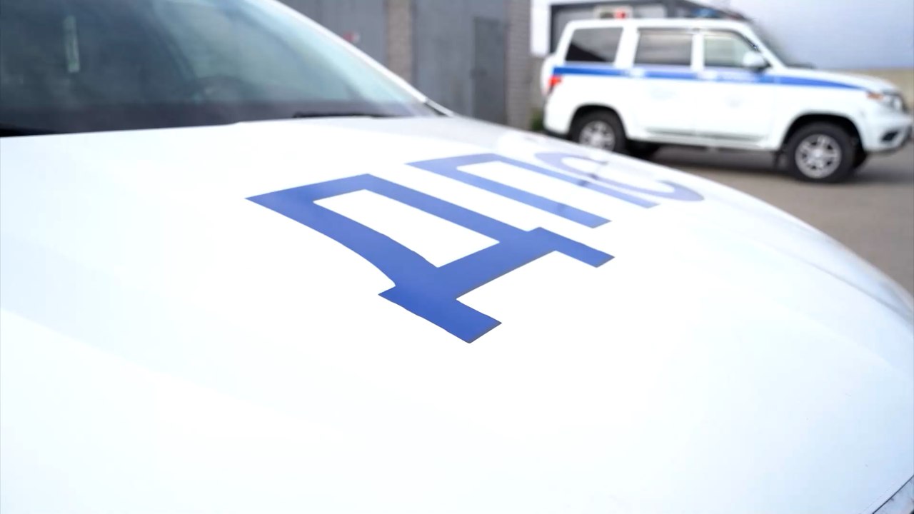В Иловле пьяная автомобилистка попыталась скрыться с места ДТП с 15 летним школьником Накануне в 21 10 нетрезвая водитель Changan напротив дома 97 по улице 9 ое Января сбила подростка на обочине дороги после чего уехала сообщили в региональном ГУ МВД Женщину задержали сотрудники ГАИ Пешехода госпитализировали Подписаться Перейти на сайт