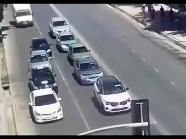 Пожар в Тюмени унес жизнь человека в автомобиле