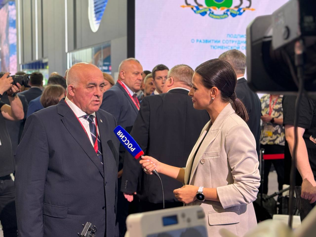 #КомандаСитникова На площадке Петербургского международного экономического форума ведущие федеральные СМИ проявляют интерес к социально-экономическому развитию Костромской области. Губернатор Сергей Ситников дал интервью корреспондентам информагентства «РИА Новости», телеканала «Россия 24», Российской газеты и издания «Эксперт» от ВЭБ.РФ. Журналисты интересуются развитием производств и расширением инвестпотенциала региона, успехами в подготовке кадров для востребованных отраслей и новыми проектами в сфере туризма. #КостромскаяОбласть