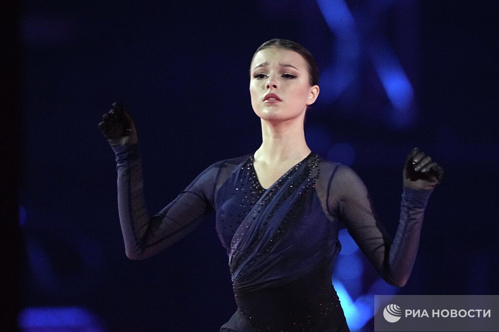 ISU официально лишил Валиеву золота ЧЕ 2022 победительницей стала Щербакова Решение последовало после отклонения Федеральным судом Швейцарии апелляции на решение о дисквалификации Камилы Валиевой Серебро досталось другой россиянке Александре Трусовой а бронзу получит бельгийка Луна Хендрикс Подписывайтесь на РИА Новости Спорт в MAX