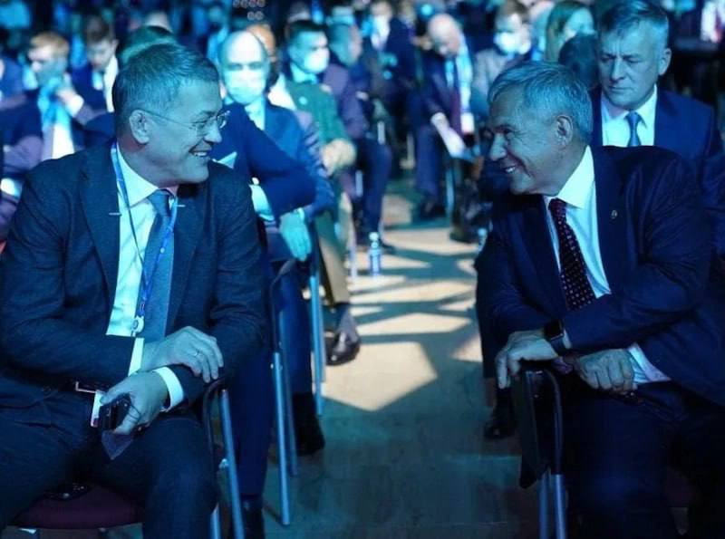 Глава Башкирии обогнал Раиса Татарстана в рейтинге по упоминаемости среди руководителей регионов России в Telegram по итогам ноября Так по данным агентства Теле Стрим Радия Хабирова упомянули 11 072 раза а Рустама Минниханова 8 611 Таким образом глава Башкирии занял 21 место в рейтинге а его сосед 22 место Список возглавил мэр Москвы Сергей Собянин 39 551 упоминание Источник UTV